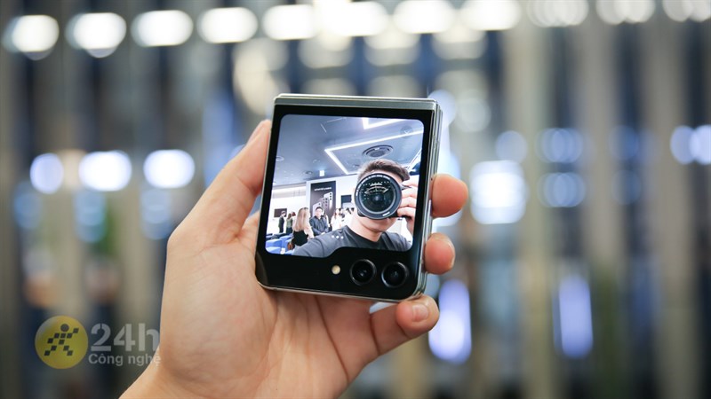 Galaxy Z Flip5 ra mắt Galaxy Z Flip5 ra mắt