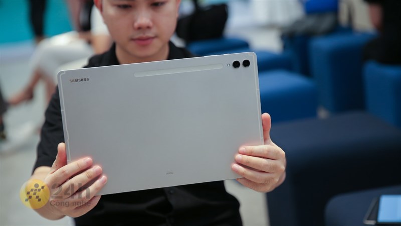 Galaxy Tab S9 Ultra đã nhận được sự chăm chút tỉ mỉ và đầu tư mạnh tay của Samsung. Galaxy Tab S9 Ultra đã nhận được sự chăm chút tỉ mỉ và đầu tư mạnh tay của Samsung.