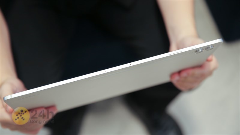 Cạnh trên của Galaxy Tab S9 Ultra. Cạnh trên của Galaxy Tab S9 Ultra.