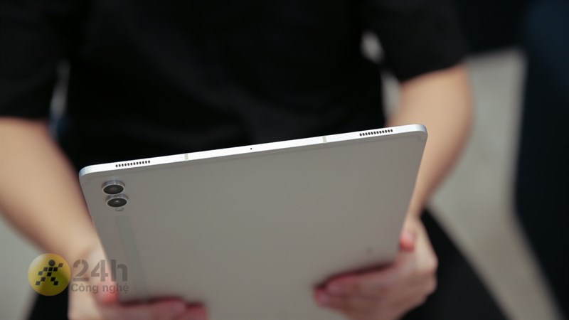 Cạnh trái của Galaxy Tab S9 Ultra. Cạnh trái của Galaxy Tab S9 Ultra.
