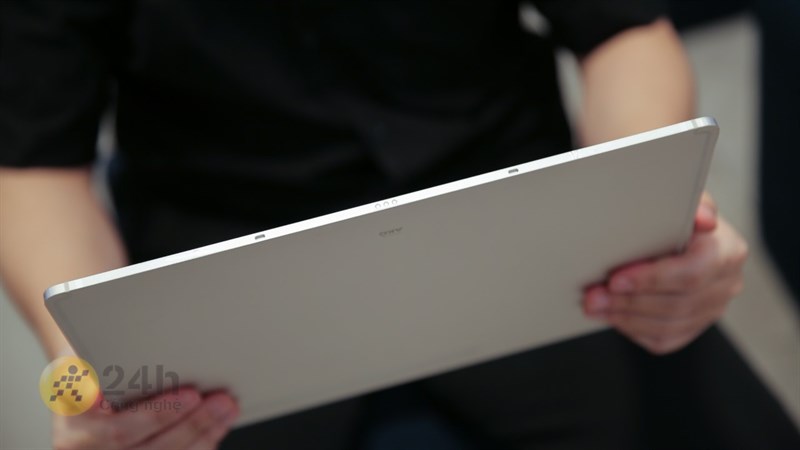 Cạnh dưới của Galaxy Tab S9 Ultra. Cạnh dưới của Galaxy Tab S9 Ultra.