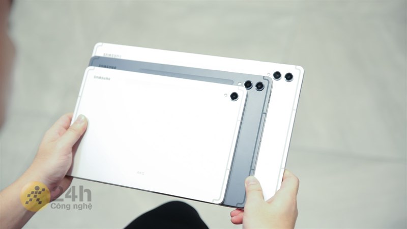 Galaxy Tab S9 Ultra kế thừa phong cách thiết kế từ những thế hệ tiền nhiệm, tạo nên một vẻ ngoài hiện đại và sang trọng. Galaxy Tab S9 Ultra kế thừa phong cách thiết kế từ những thế hệ tiền nhiệm, tạo nên một vẻ ngoài hiện đại và sang trọng.