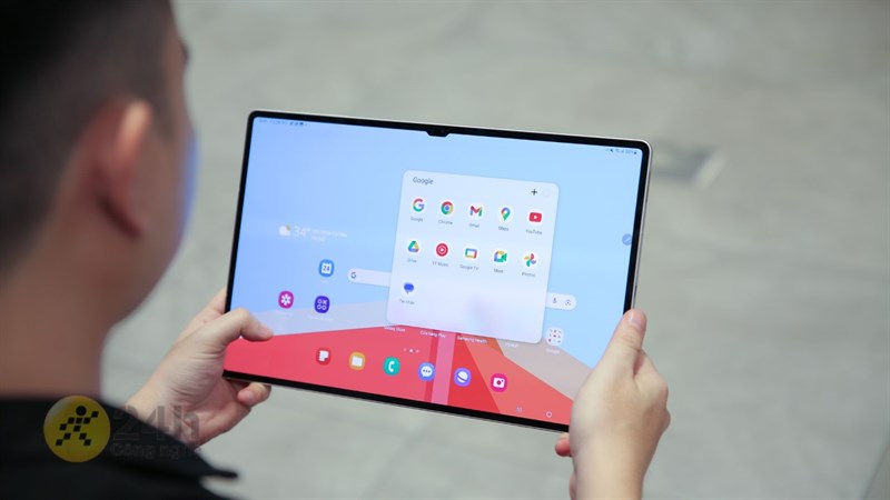 Galaxy Tab S9 Ultra được trang bị màn hình Dynamic AMOLED 2X kích thước 14.6 inch, và tần số quét 120 Hz. Galaxy Tab S9 Ultra được trang bị màn hình Dynamic AMOLED 2X kích thước 14.6 inch, và tần số quét 120 Hz.