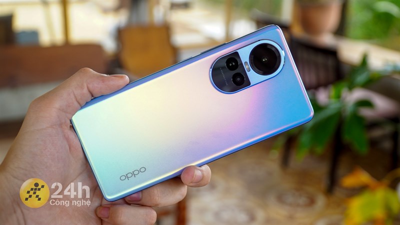 Mặt lưng của OPPO Reno10 5G được chế tác từ chất liệu kính nhám sang trọng