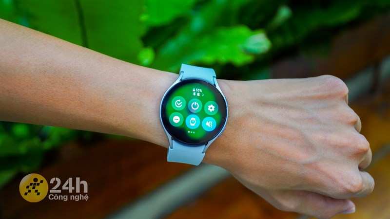 Viền benzel của Galaxy Watch 6 cũng được thu hẹp kích thước lên đến 20% so với thế hệ trước.