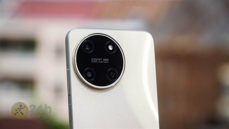 Cụm camera tròn lớn là điểm nhấn lớn trong thiết kế của realme 11 Cụm camera tròn lớn là điểm nhấn lớn trong thiết kế của realme 11