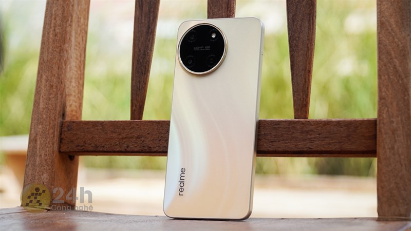realme 11 được thiết kế kiểu dáng vuông quen thuộc realme 11 được thiết kế kiểu dáng vuông quen thuộc