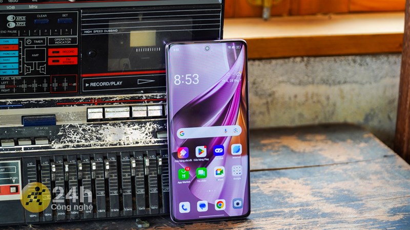 OPPO Reno10 Pro 5G được trang bị màn hình AMOLED kích thước 6.7 inch, độ phân giải Full HD+ (2.412×1.080 pixels). OPPO Reno10 Pro 5G được trang bị màn hình AMOLED kích thước 6.7 inch, độ phân giải Full HD+ (2.412×1.080 pixels).
