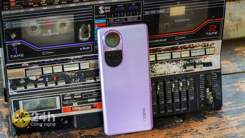 Điểm nổi bật nhất trên mặt lưng của OPPO Reno10 Pro 5G đó chính là cụm camera sau của máy. Điểm nổi bật nhất trên mặt lưng của OPPO Reno10 Pro 5G đó chính là cụm camera sau của máy.