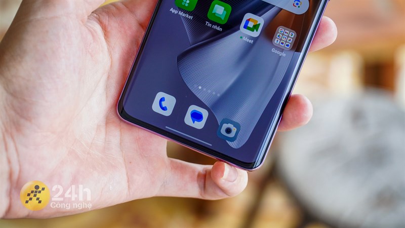 Màn hình của mình của OPPO Reno10 Pro 5G cũng được làm cong về hai cạnh giúp mang lại trải nghiệm vuốt mượt mà. Màn hình của mình của OPPO Reno10 Pro 5G cũng được làm cong về hai cạnh giúp mang lại trải nghiệm vuốt mượt mà.