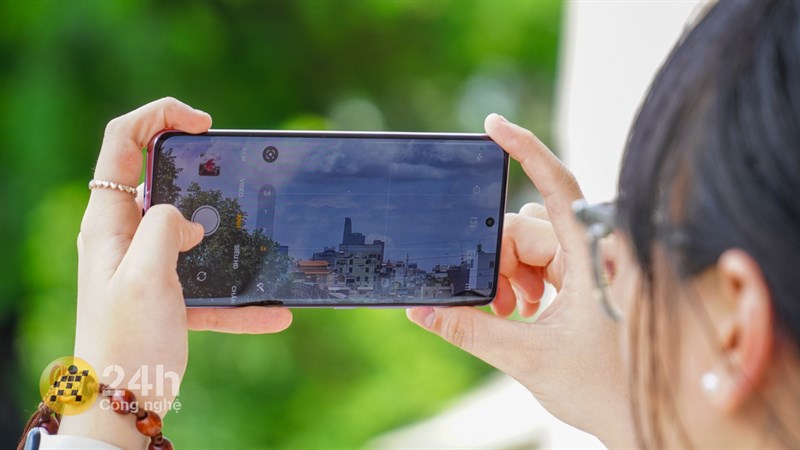 OPPO Reno10 Pro 5G được trang bị hệ thống camera với thông số tốt. OPPO Reno10 Pro 5G được trang bị hệ thống camera với thông số tốt.