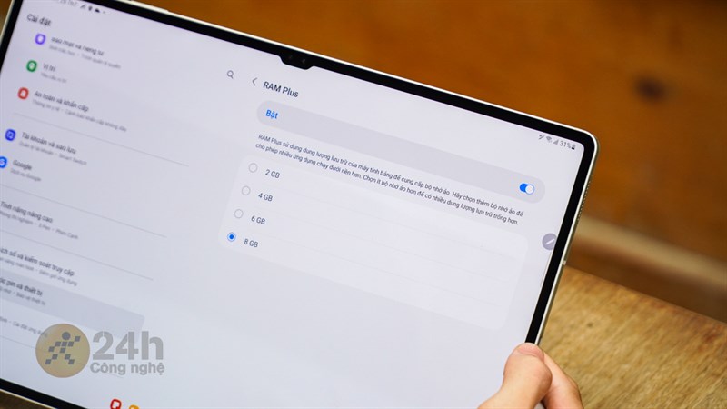 Galaxy Tab S9 Ultra còn sở hữu khả năng mở rộng dung lượng RAM nhờ tính năng RAM Plus. Galaxy Tab S9 Ultra còn sở hữu khả năng mở rộng dung lượng RAM nhờ tính năng RAM Plus.