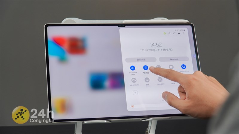 Tính năng bảo vệ mắt Eye Comfort trên Tab S9 Ultra giúp mình không bị đau mỏi mắt khi sử dụng thiết bị trong thời gian dài. Tính năng bảo vệ mắt Eye Comfort trên Tab S9 Ultra giúp mình không bị đau mỏi mắt khi sử dụng thiết bị trong thời gian dài.