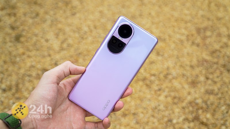 Cảm giác cầm nắm sử dụng OPPO Reno10 Pro 5G rất thoải mái và nhẹ nhàng