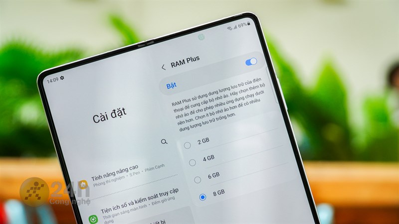 Galaxy Z Fold 5 còn được trang bị dung lượng RAM lên đến 20 GB (12 GB RAM chính + 8 GB RAM ảo)