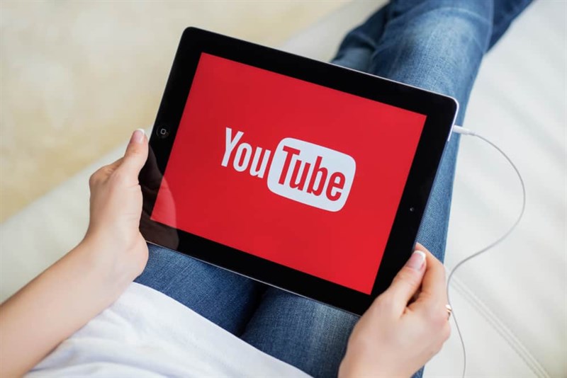 Bạn có thể sử dụng tính năng này bằng cách truy cập vào youtube.com/new và đăng nhập bằng tài khoản Google