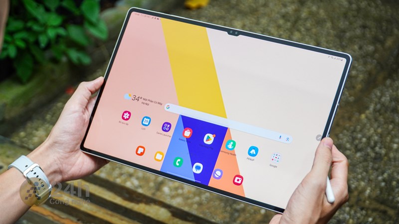 Không chỉ nghe Galaxy Tab S9 Ultra còn mang đến chất lượng âm thanh vượt trội nhờ được Samsung cải tiến lại hệ thống loa