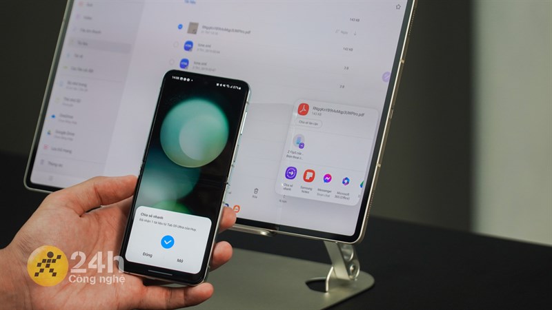 Mình còn có thể chuyển đổi qua lại nhanh chóng các tập tin lớn nhỏ khác nhau giữa Galaxy Z Fold 5/Galaxy Z Flip5 với Galaxy Tab S9 Ultra bằng tính năng quick share