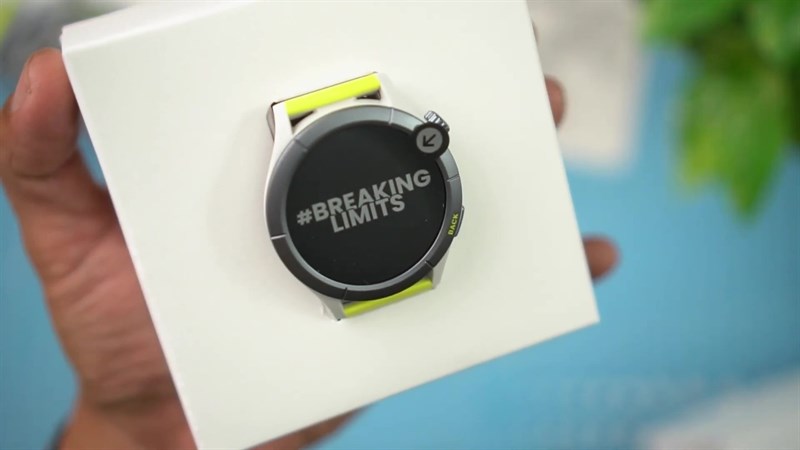 Mặt đồng hồ tròn của Amazfit Cheetah Round mang lại cho sản phẩm một tổng thể mềm mại và cổ điển hơn. Mặt đồng hồ tròn của Amazfit Cheetah Round mang lại cho sản phẩm một tổng thể mềm mại và cổ điển hơn.