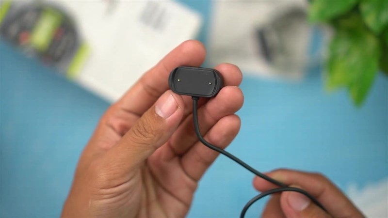 Bên trong hộp có chứa Amazfit Cheetah Round, hướng dẫn sử dụng và cáp sạc nam châm. Bên trong hộp có chứa Amazfit Cheetah Round, hướng dẫn sử dụng và cáp sạc nam châm.