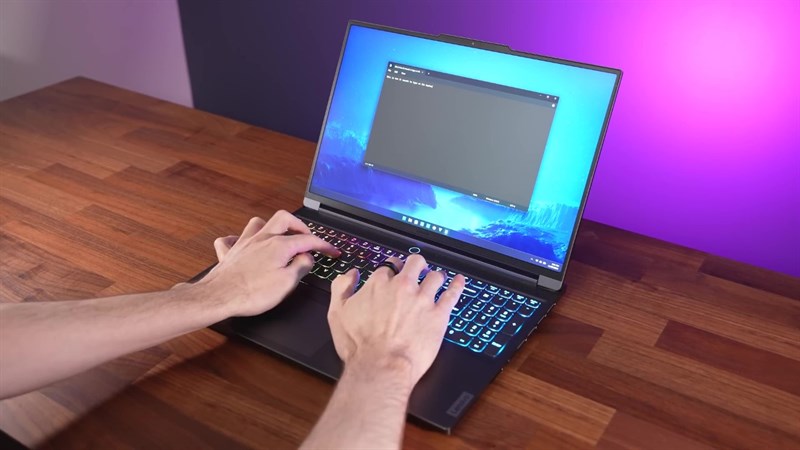 Màn hình của Lenovo Legion Slim 7i 2023 có hai tùy chọn với phiên bản cao nhất sử dụng tấm nền IPS kích thước 16 inch, độ phân giải IPS 16 inch 3.2K. Màn hình của Lenovo Legion Slim 7i 2023 có hai tùy chọn với phiên bản cao nhất sử dụng tấm nền IPS kích thước 16 inch, độ phân giải IPS 16 inch 3.2K.