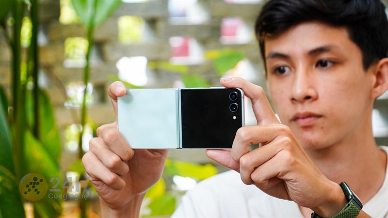 Galaxy Z Flip5 là bản nâng cấp đáng sở hữu so với thế hệ trước là Galaxy Z Flip4.