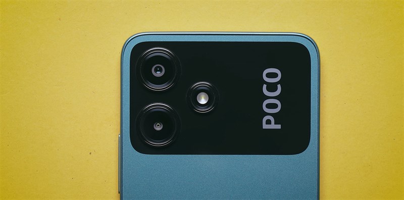 Cụm camera của POCO M6 Pro 5G còn được đặt trong khung đen quen thuộc