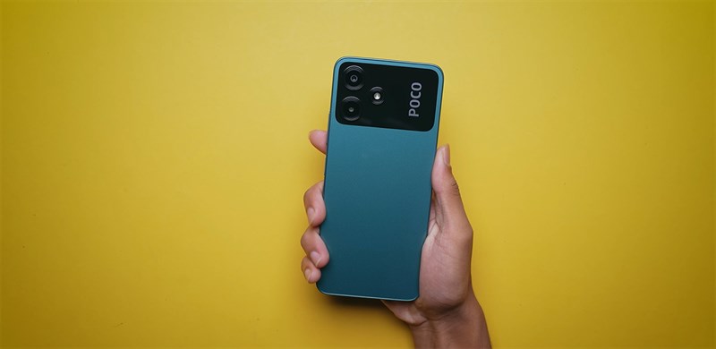 POCO M6 Pro 5G được thiết kế kiểu dáng vuông quen thuộc