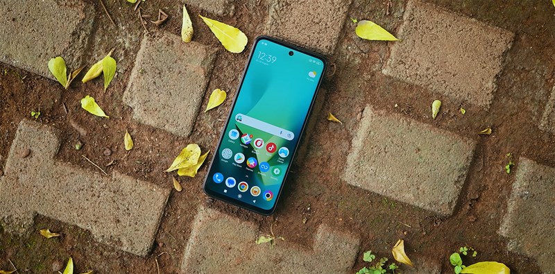 Màn hình POCO M6 Pro 5G được tối ưu viền màn hình xung quanh tốt