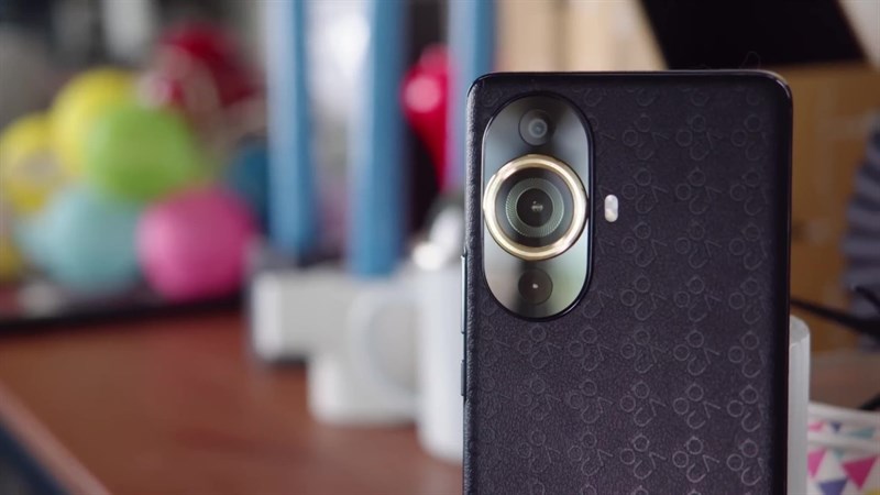Thay đổi tiếp theo trong thiết kế của Huawei nova 11 Pro đó chính là cụm camera sau. Thay đổi tiếp theo trong thiết kế của Huawei nova 11 Pro đó chính là cụm camera sau.