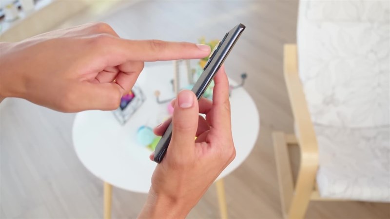 Khung máy của Huawei nova 11 Pro sử dụng chất liệu nhựa và do hai mặt trước sau của thiết bị đều được làm cong nên cạnh bên có kích thước rất nhỏ. Khung máy của Huawei nova 11 Pro sử dụng chất liệu nhựa và do hai mặt trước sau của thiết bị đều được làm cong nên cạnh bên có kích thước rất nhỏ.