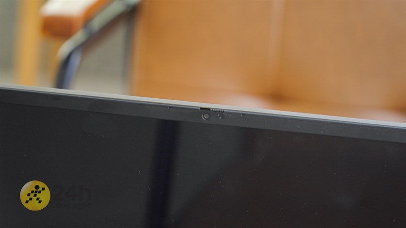 Cạnh trên của Lenovo ThinkBook 14 G3 ACL có một web cam nhỏ Cạnh trên của Lenovo ThinkBook 14 G3 ACL có một web cam nhỏ