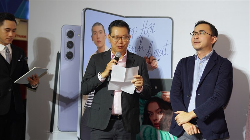 Đại diện Samsung phát biểu tại sự kiện ra mắt Samsung Galaxy Z Fold5 và Galaxy Z Flip5 tại Việt Nam Đại diện Samsung phát biểu tại sự kiện ra mắt Samsung Galaxy Z Fold5 và Galaxy Z Flip5 tại Việt Nam