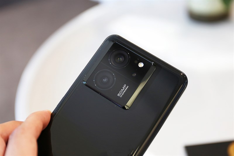 Cụm camera của Redmi K60 Extreme được thiết kế theo kiểu dáng quen thuộc