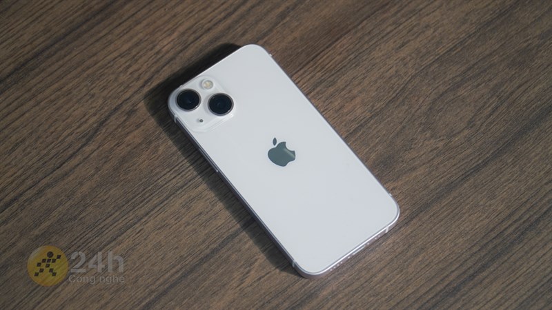 Ngoại hình đẹp, ưa nhìn nhờ 'logo Apple' khiến iPhone 13 mini chiếm cảm tình của người dùng Ngoại hình đẹp, ưa nhìn nhờ 'logo Apple' khiến iPhone 13 mini chiếm cảm tình của người dùng