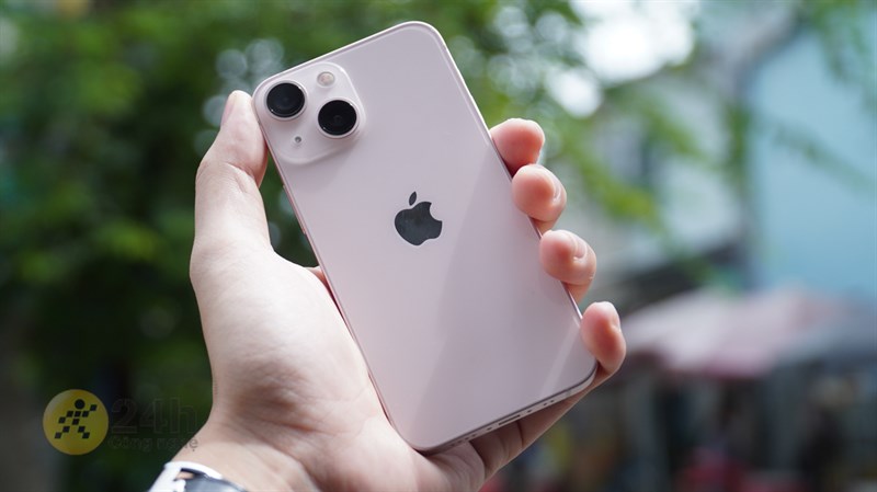 iPhone 13 mini là một trong những lựa chọn ít ỏi sở hữu kích thước nhỏ gọn ngay lúc này, nếu muốn sở hữu