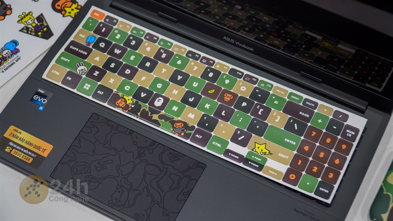 ASUS Vivobook S 15 OLED Bape Edition còn được trang bị bàn phím Fullsize ASUS Vivobook S 15 OLED Bape Edition còn được trang bị bàn phím Fullsize