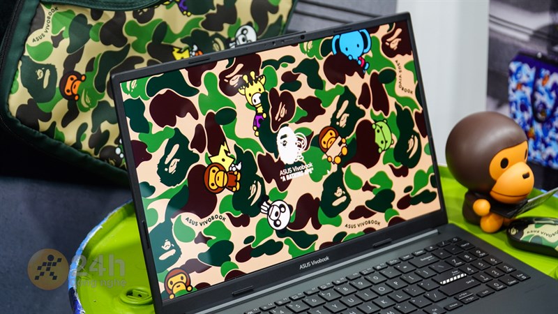 Màn hình ASUS Vivobook S 15 OLED Bape Edition có kích thước lớn và chất lượng hiển thị cực kỳ tốt Màn hình ASUS Vivobook S 15 OLED Bape Edition có kích thước lớn và chất lượng hiển thị cực kỳ tốt