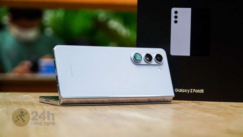 Mua Galaxy Z series thả ga, giá quá đã giảm bung nóc đến 11 triệu Mua Galaxy Z series thả ga, giá quá đã giảm bung nóc đến 11 triệu