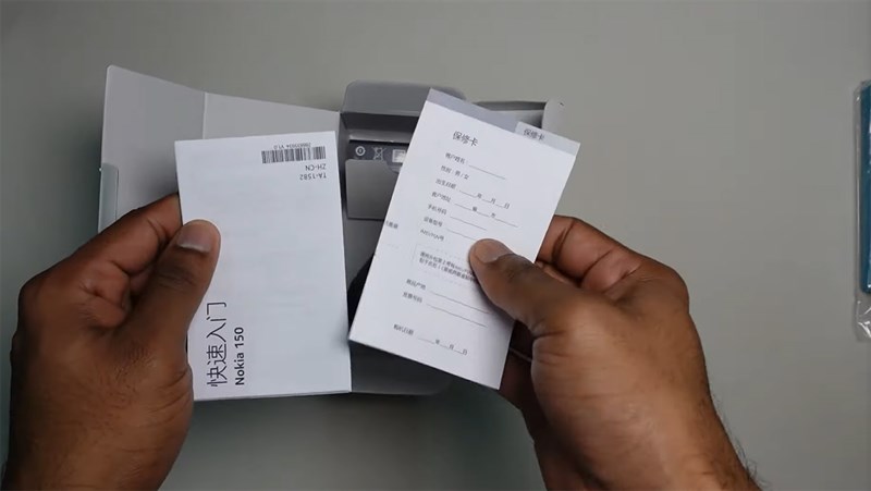 Nokia 150 2023 vẫn được trang bị tương đối những món phụ kiện cần thiết Nokia 150 2023 vẫn được trang bị tương đối những món phụ kiện cần thiết