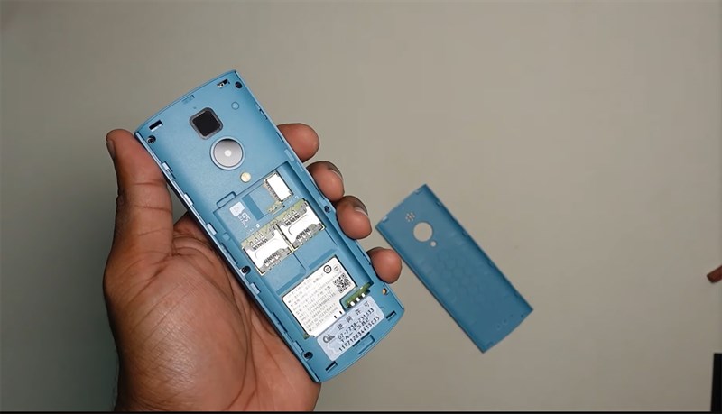 Mặt lưng Nokia 150 2023 có thể tháo rời và được trang bị camera 0.8 MP Mặt lưng Nokia 150 2023 có thể tháo rời và được trang bị camera 0.8 MP