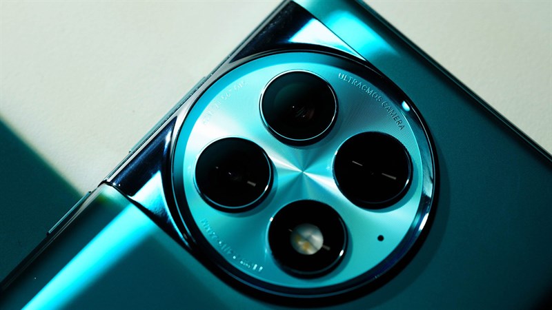Cụm camera là điểm nhấn lớn trên thiết kế tổng thể của OnePlus Ace 2 Pro Cụm camera là điểm nhấn lớn trên thiết kế tổng thể của OnePlus Ace 2 Pro