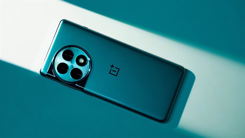 OnePlus Ace 2 Pro được trang bị màn mặt lưng kính bóng bẩy OnePlus Ace 2 Pro được trang bị màn mặt lưng kính bóng bẩy