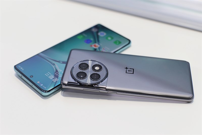 OnePlus Ace 2 Pro không có khác biệt quá nhiều về thiết kế so với OnePlus Ace 2 hay OnePlus 11 OnePlus Ace 2 Pro không có khác biệt quá nhiều về thiết kế so với OnePlus Ace 2 hay OnePlus 11
