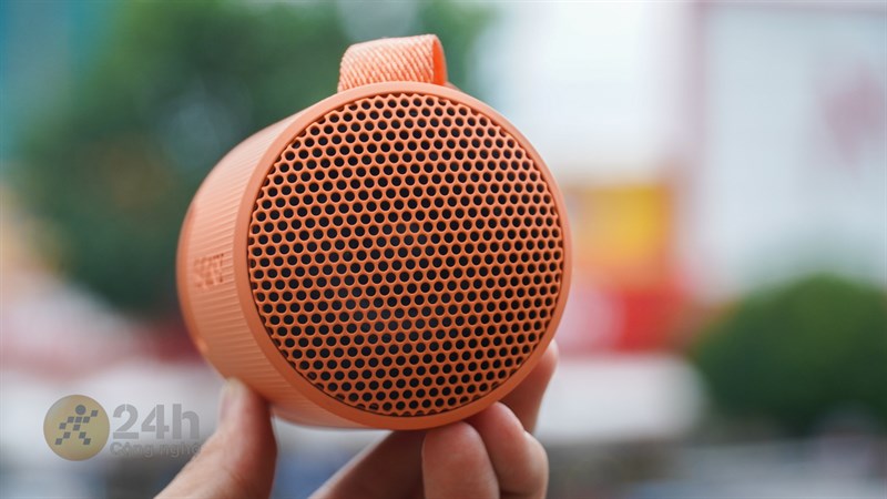 Cạnh trên là màng loa Cạnh trên là màng loa