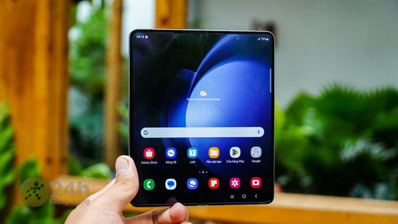 Ưu điểm lớn nhất của Galaxy Z Fold5 so với các mẫu điện thoại khác là màn hình lớn