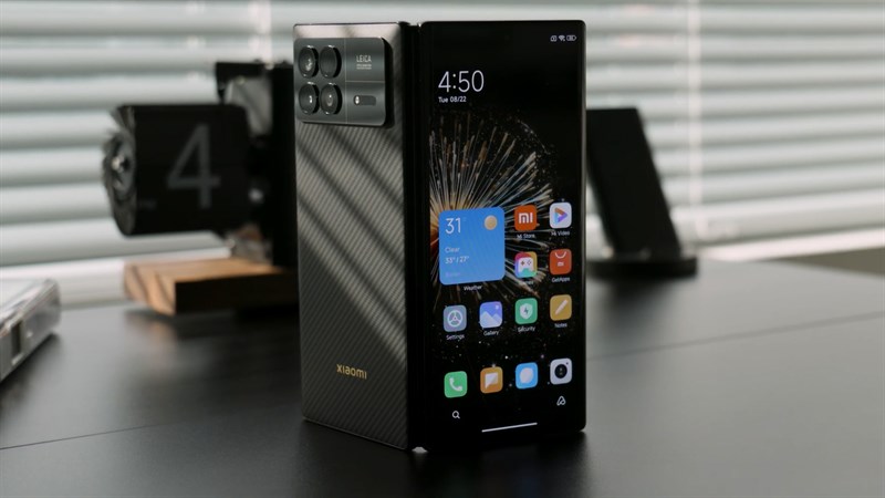 Phần bản lề của Xiaomi MIX Fold 3 được cải tiến giúp gập mở linh hoạt hơn Phần bản lề của Xiaomi MIX Fold 3 được cải tiến giúp gập mở linh hoạt hơn
