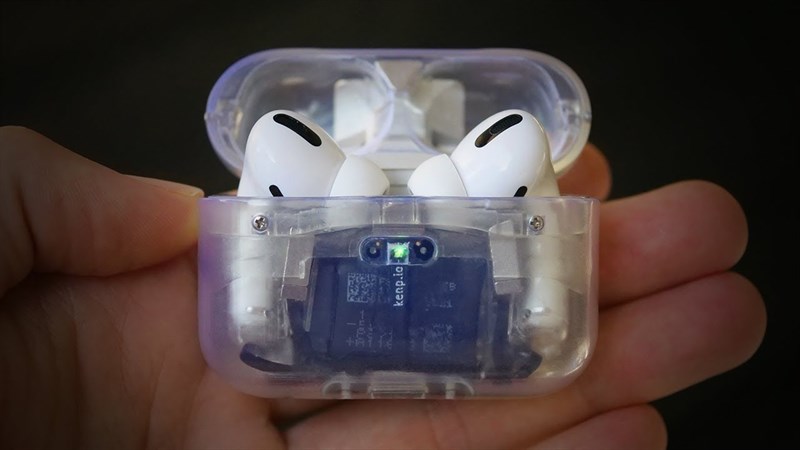 Thánh độ cổng sạc cho iPhone đã quay lại với AirPods Pro trong suốt cực đẹp Thánh độ cổng sạc cho iPhone đã quay lại với AirPods Pro trong suốt cực đẹp