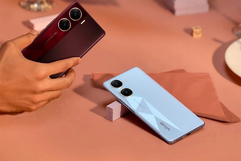 Vivo V29e sở hữu thiết kế mặt lưng đổi màu ấn tượng, đẹp mắt