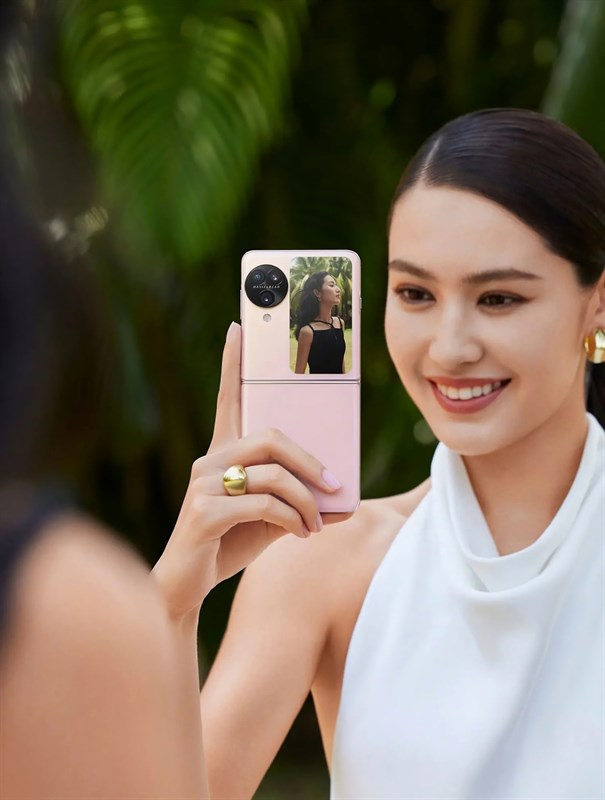 OPPO Find N3 Flip sở hữu mô-đun camera sau hình tròn mới mẻ OPPO Find N3 Flip sở hữu mô-đun camera sau hình tròn mới mẻ